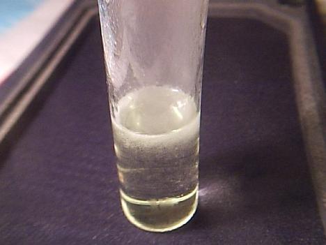 Хлороводородная кислота гидроксид магния. Соляная кислота в пробирке. Осадок соляной кислоты. Магний с соляной кислотой. Реакция магния с соляной кислотой.