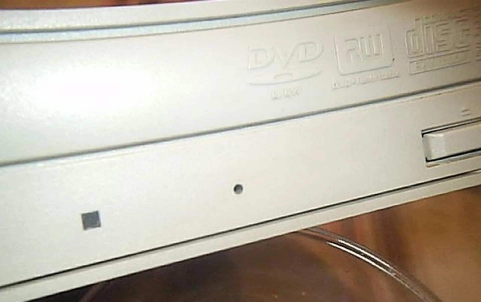   DVD.